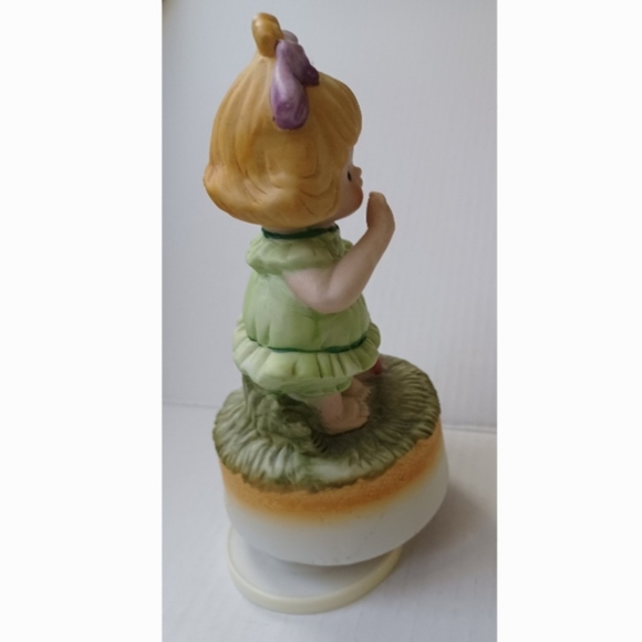 4/$40 Musical Figurine - Picture 5 of 8